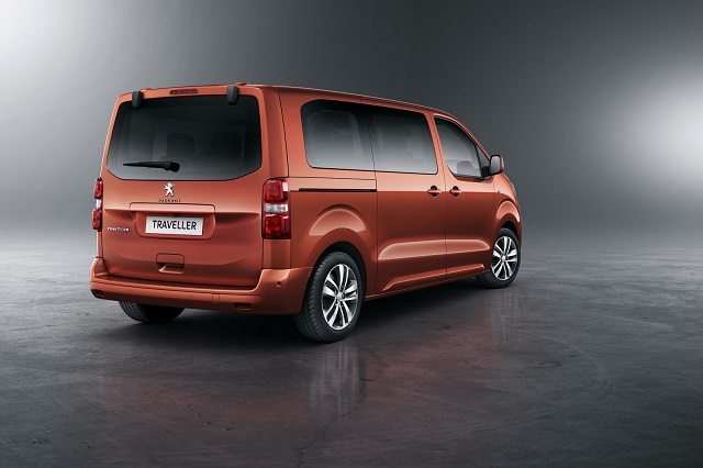 2016_PEUGEOT_TRAVELLER_pic-2
