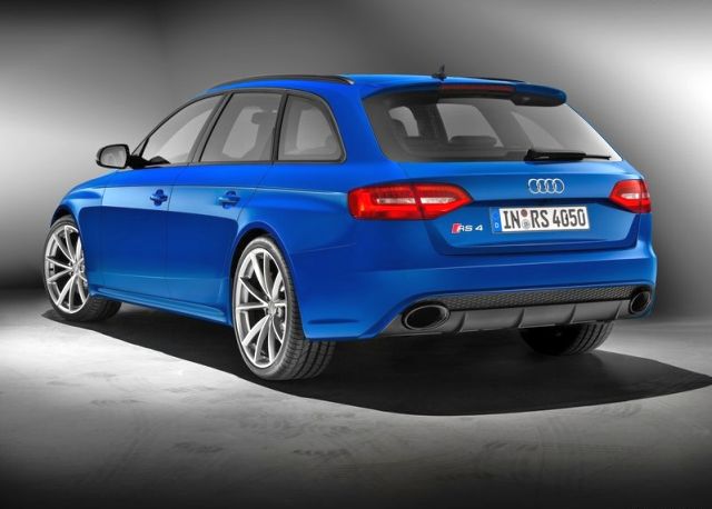 2015_AUDI_RS4_AVANT_Nogaro_Selection_rear_pic-3