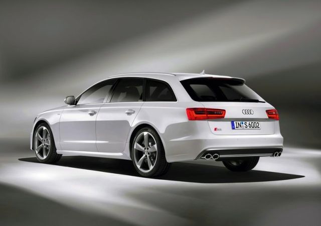 2015_AUDI_S6_AVANT_rear_pic-5