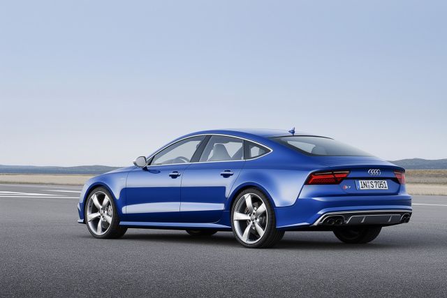 2015_AUDI_S7_Sportback_rear_pic-8