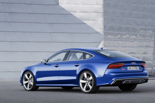 2015_AUDI_S7_Sportback_rear_pic-9