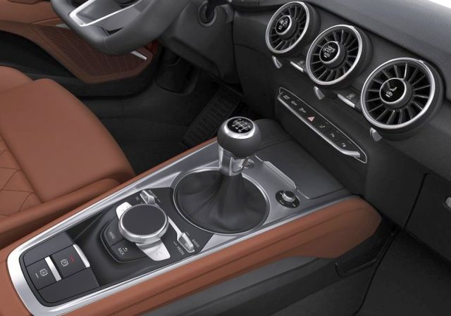 2015_AUDI_TT_gearknob_pic-11