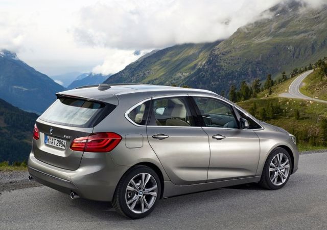 2015_BMW_2_ACTIVE_TOURER_pic-13