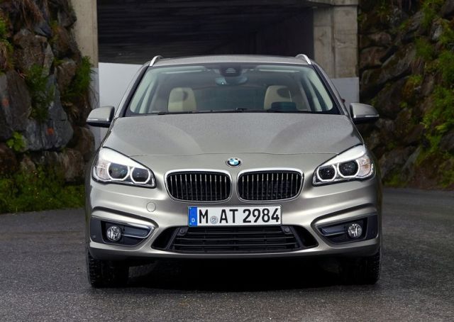 2015_BMW_2_ACTIVE_TOURER_pic-8