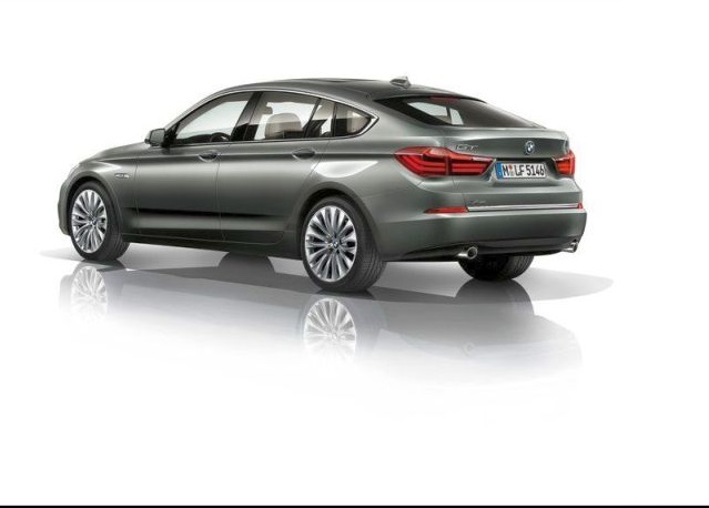 2015_BMW_5_SERIES_GT_rear_pic-6