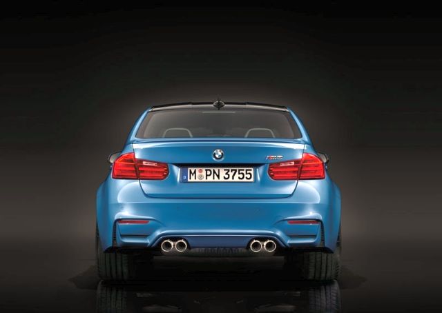 2015_BMW_M3_rear_pic-12