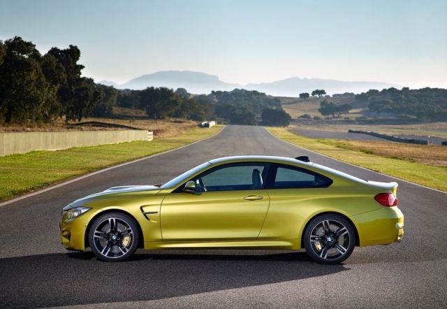 2017_BMW_M4_COUPE_profile_pic-5