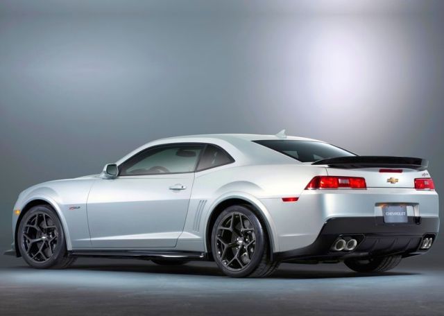 2015_CHEVROLET_CAMARO_Z28_rear_pic-4