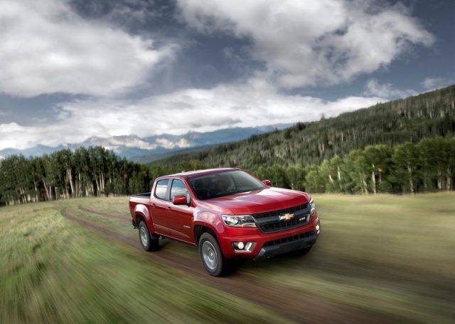 2015_CHEVROLET_COLORADO_front_pic-5