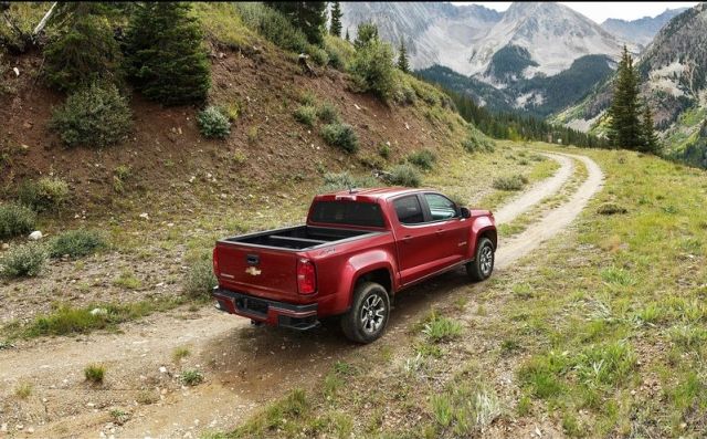 2015_CHEVROLET_COLORADO_rear_pic-6