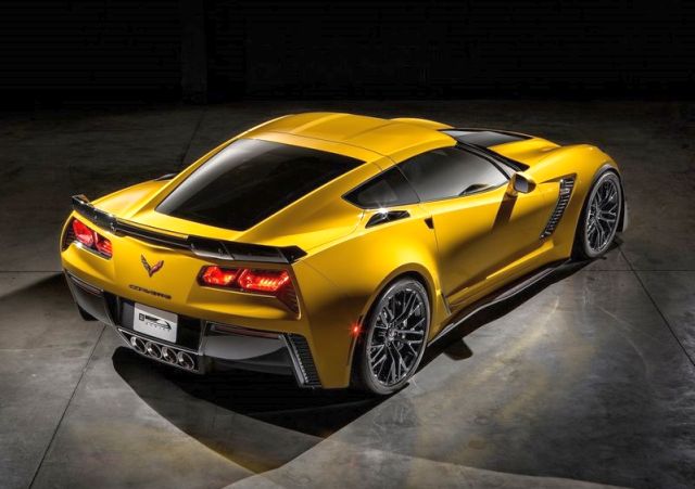 2015_CHEVROLET_CORVETTE_Z06_rear_pic-2