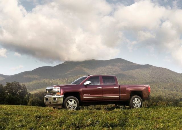 2015_CHEVROLET_SILVERADO_HD_2500_Z71_prrofile_pic-4