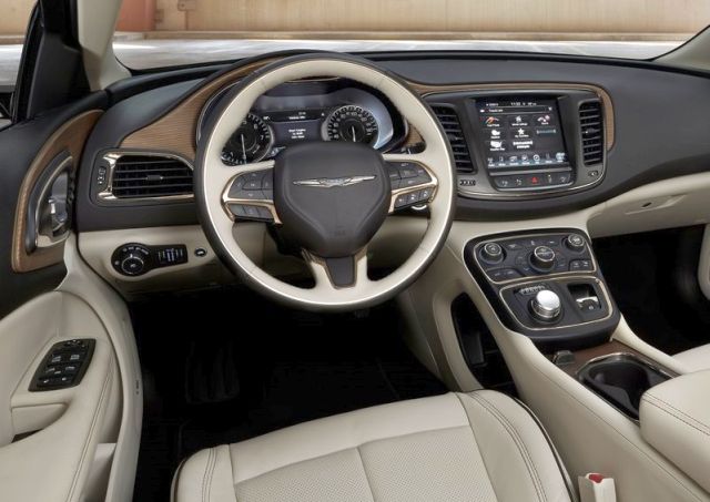 2015_CHRYSLER_200_steeringwheel_pic-9