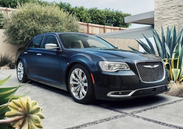 2015_CHRYSLER_300C_pic-5