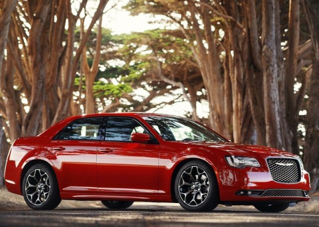 2015_CHRYSLER_300S_pic-2