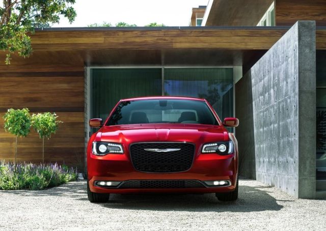 2015_CHRYSLER_300S_pic-9