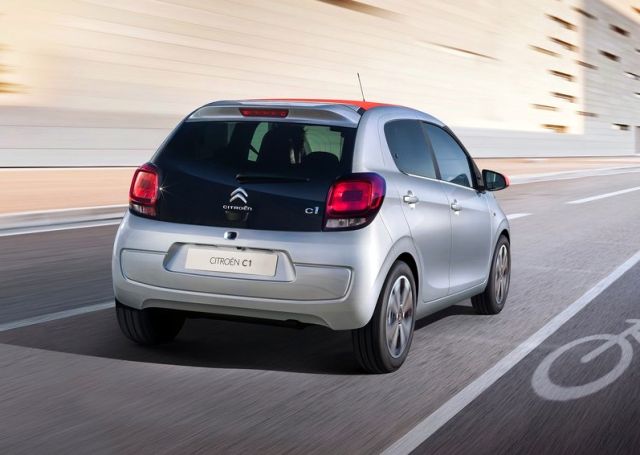 2015_CITROEN_C1_rear_pic-4