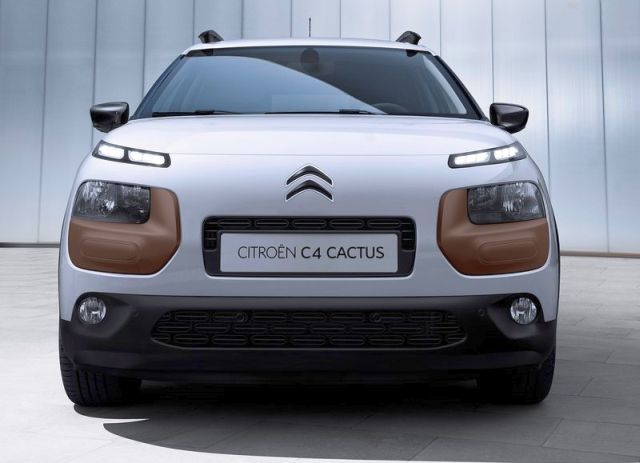 2015_CITROEN_C4_CACTUS_front_pic-1