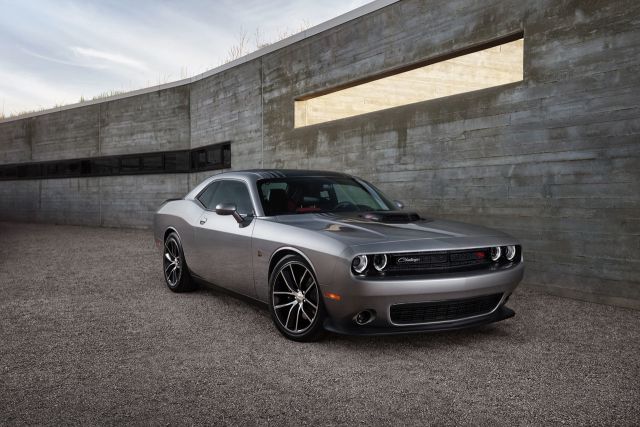 2015_DODGE_CHALLENGER_pic-2