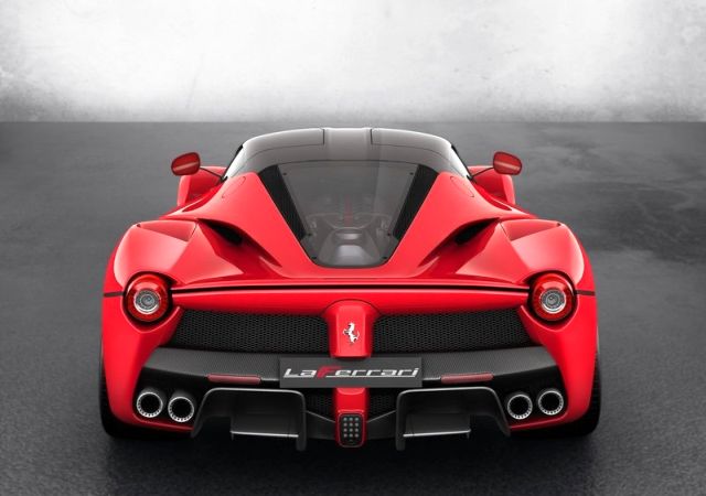 2015_FERRARI_LaFERRARI_rear_pic-6