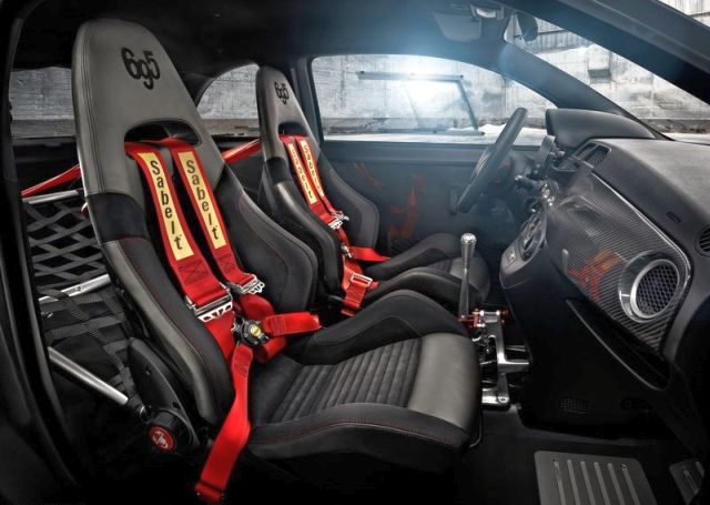 2015_FIAT_695_ABARTH_BIPOSTO_seats_pic-4