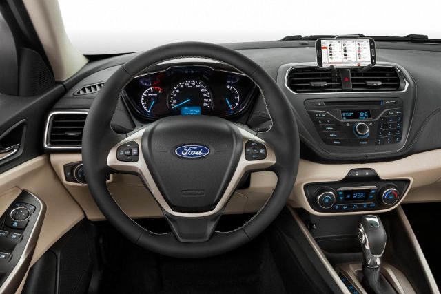 2015_FORD_ESCORT-Fiesta Sedan_steeringwheel_pic-5