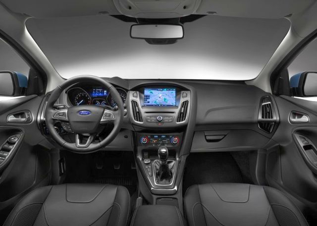 2015_FORD_FOCUS_interior_pic-4