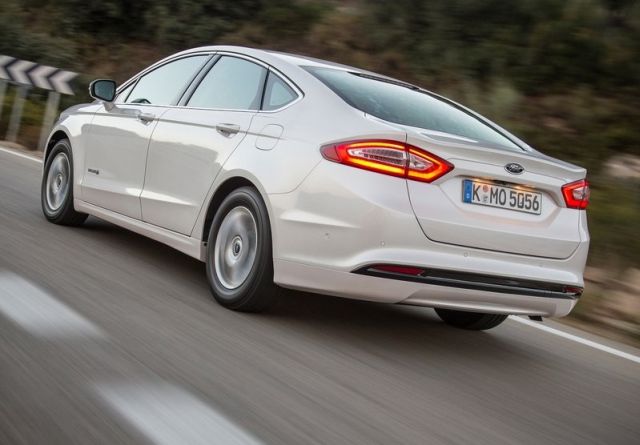 2015_FORD_MONDEO_HYBRID_pic-6