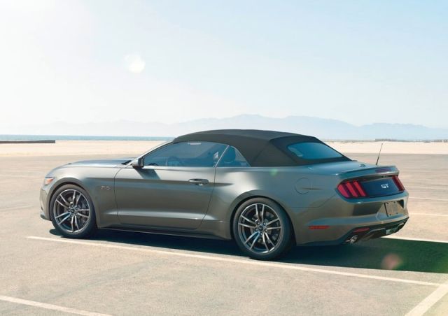 2015_FORD_MUSTANG_CABRIO_rear-pic-6