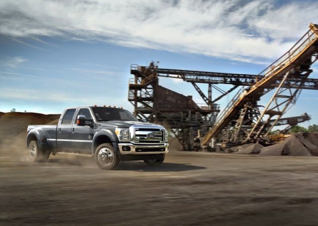 2015_FORD_SUPER_DUTY_F-450_Truck_front_pic-3
