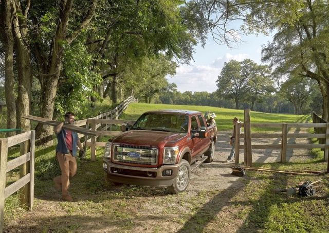 2015_FORD_SUPER_DUTY_F-450_Truck_front_pic-4