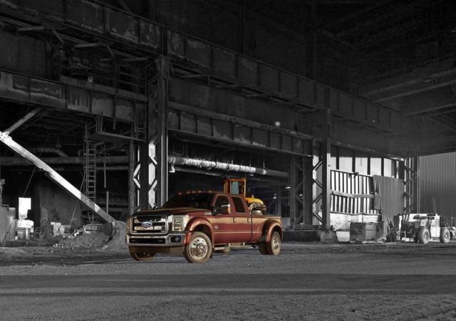2015_FORD_SUPER_DUTY_F-450_Truck_front_pic-5