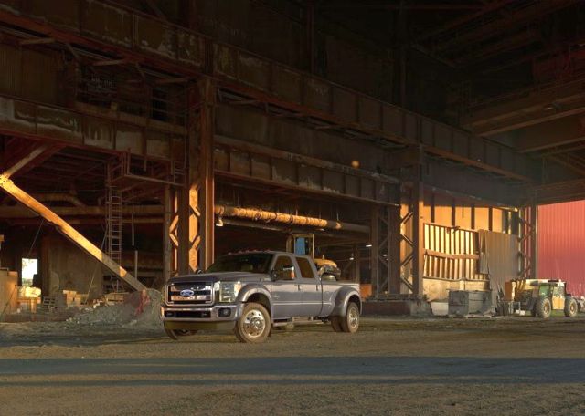 2015_FORD_SUPER_DUTY_F-450_Truck_front_pic-6