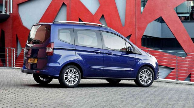 2015_FORD_TOURNEO_COURIER_pic-5