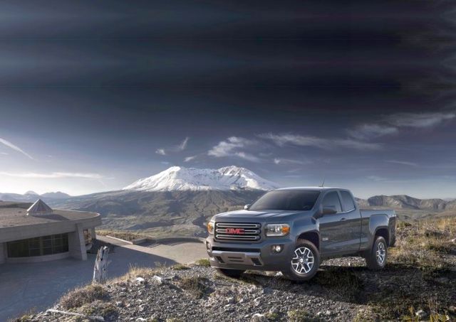 2015_GMC_CANYON_front_pic-2