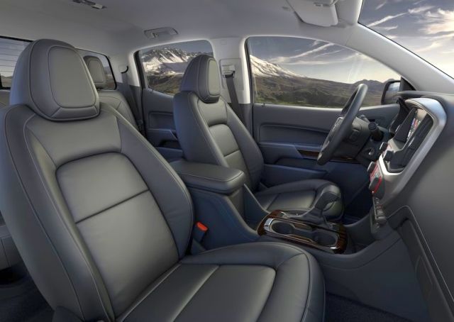 2015_GMC_CANYON_interior_pic-7