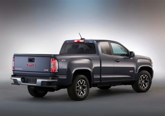 2015_GMC_CANYON_rear_pic-4