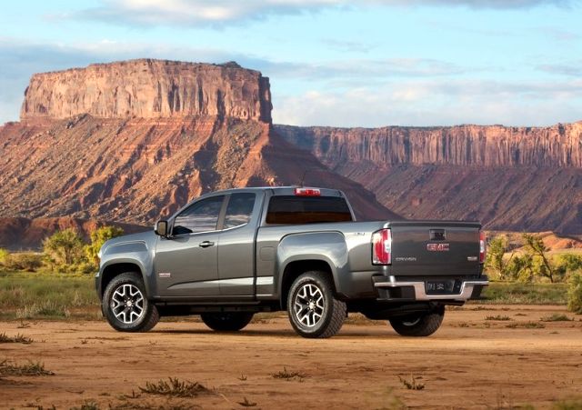 2015_GMC_CANYON_rear_pic-5