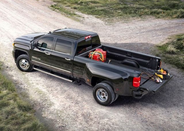 2015_GMC_SIERRA_DENALI_3500HD_4x4_truck_front_pic-10