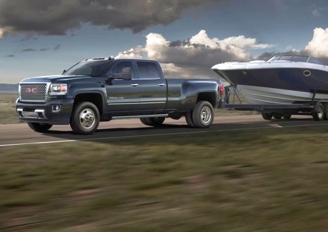 2015_GMC_SIERRA_DENALI_3500HD_4x4_truck_front_pic-4