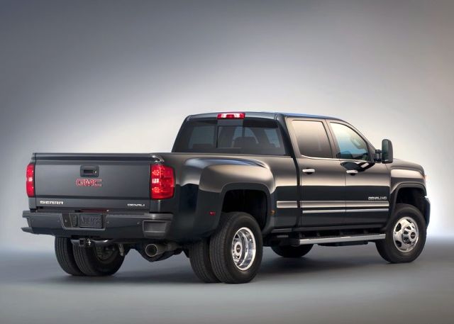 2015_GMC_SIERRA_DENALI_3500HD_4x4_truck_rear_pic-6