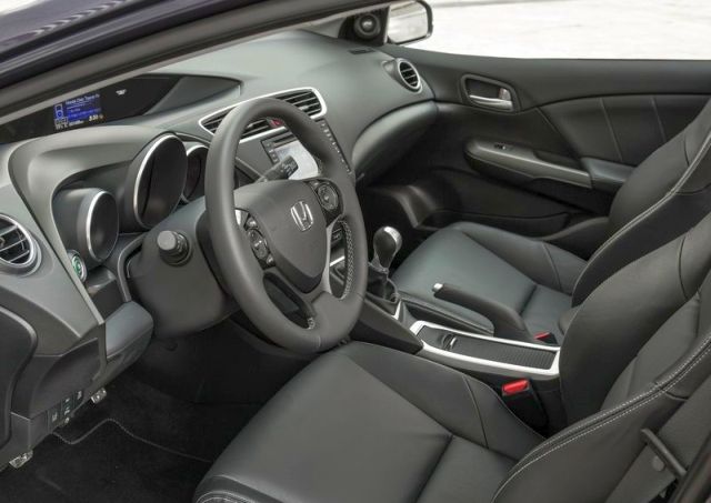 2015_HONDA_CIVIC_TOURER_interior_pic-10