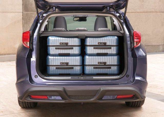 2015_HONDA_CIVIC_TOURER_trunk_pic-6