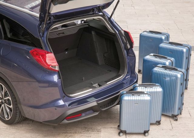 2015_HONDA_CIVIC_TOURER_trunk_pic-7