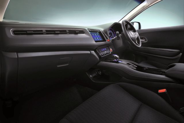 2015_HONDA_VEZEL_Crossover_dashboard_pic-6