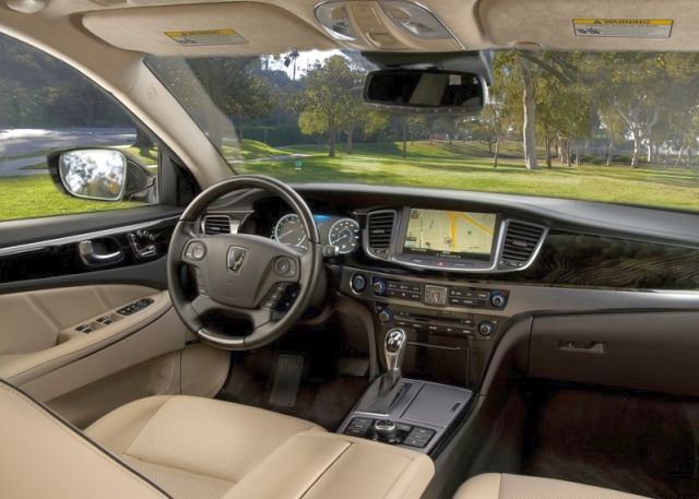 2015_HYUNDAI_EQUUS_interior_pic-6