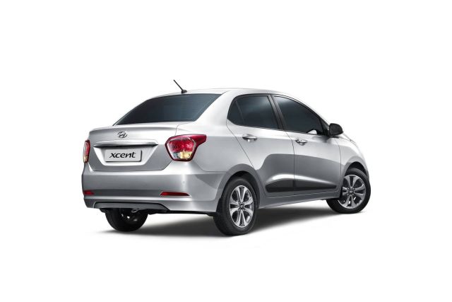 2015_HYUNDAI_XCENT_rear_pic-3