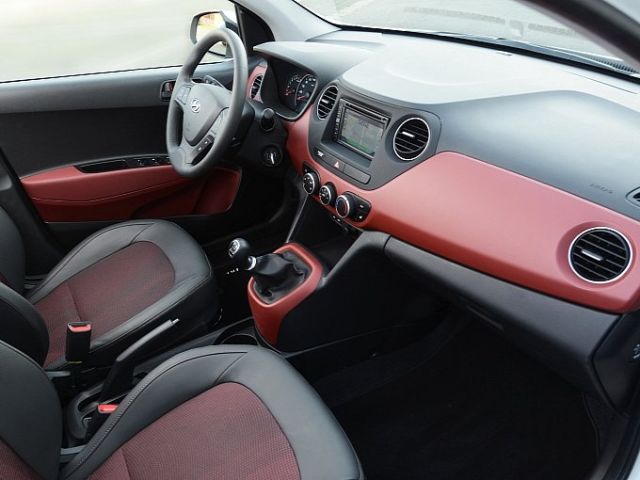 2015_HYUNDAI_i10_SPORT_pic-9