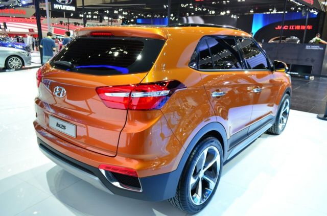 2015_HYUNDAI_ix_25_rear_pic-4