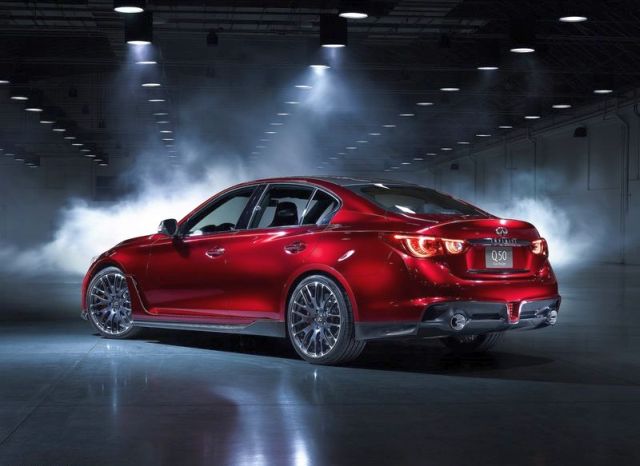 2015_INFINITI_Q50_EAU_ROUGE_rear_pic-4